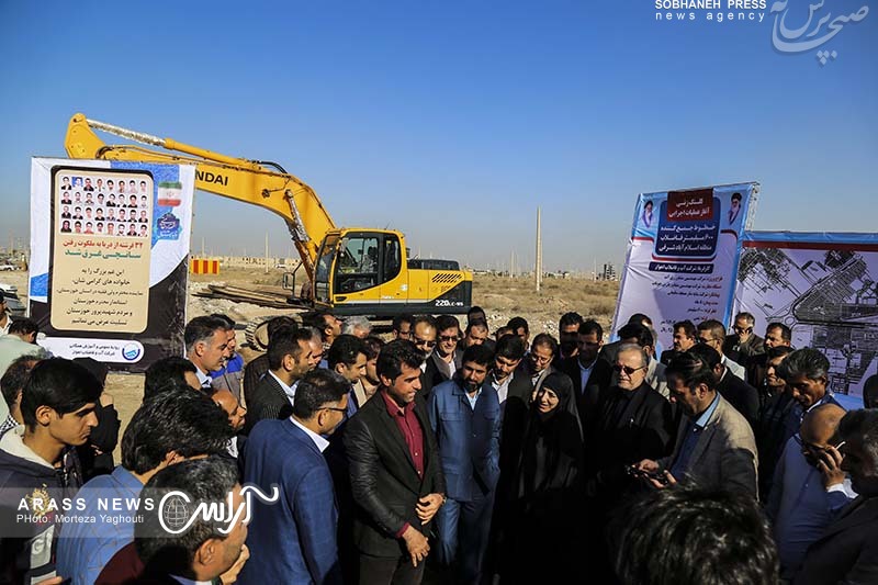 گزارش تصویری/ آغاز عملیات اجرایی شبکه جمع آوری و انشعابات فاضلاب مناطق اسلام آباد شرقی ، درویشیه ، شهرستان کارون و شهرک گلها اهواز با حضور استاندار