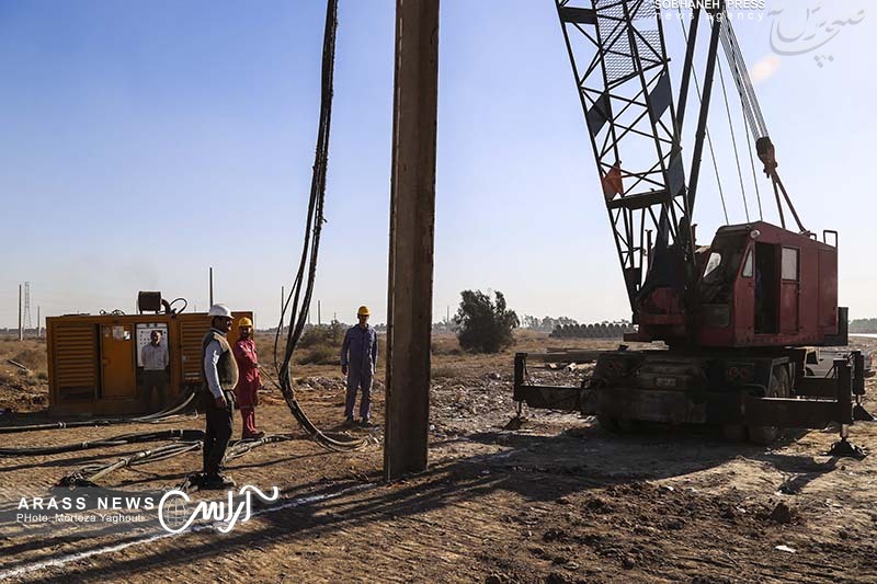 گزارش تصویری/ آغاز عملیات اجرایی شبکه جمع آوری و انشعابات فاضلاب مناطق اسلام آباد شرقی ، درویشیه ، شهرستان کارون و شهرک گلها اهواز با حضور استاندار