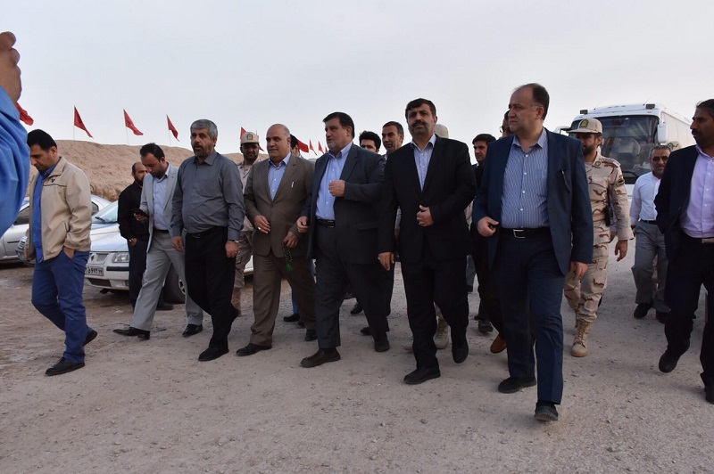 رئیس سازمان مدیریت بحران کشور با پای پیاده از پارکینگ تا یادمان شهدای شلمچه را پیموده است +تصاویر