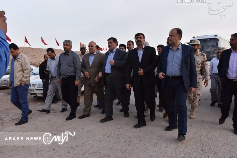 رئیس سازمان مدیریت بحران کشور با پای پیاده از پارکینگ تا یادمان شهدای شلمچه را پیموده است +تصاویر