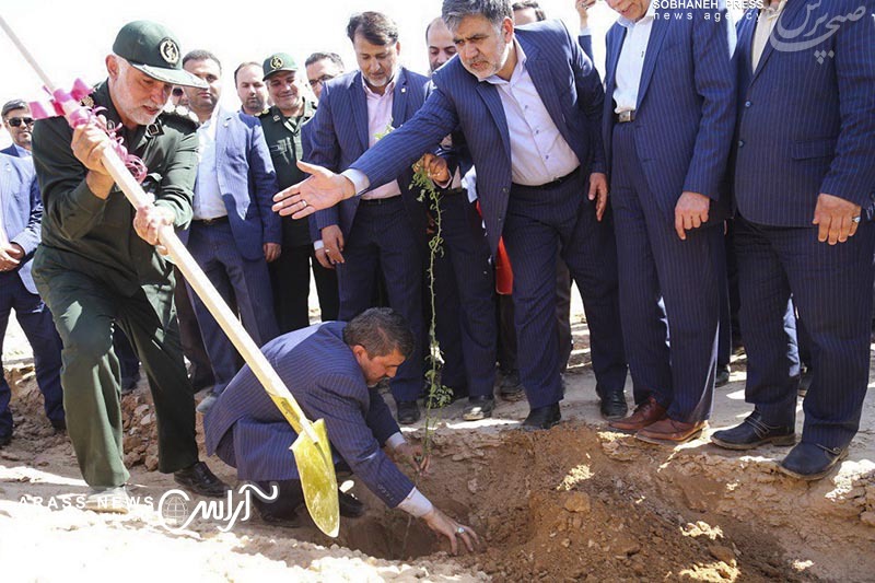 گزارش تصویری / احداث 1800 هکتار نهال کاری توسط بانک مهر اقتصاد خوزستان