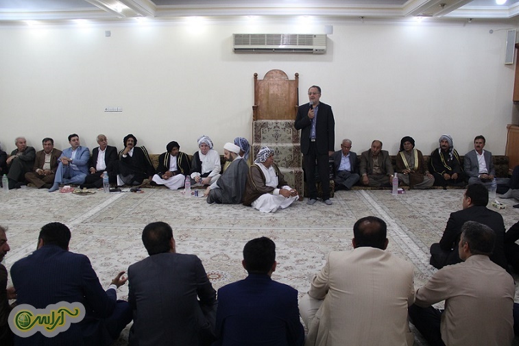 گزارش تصویری/ تجدید پیمان جمعی از سران و شیوخ عرب با دکتر کهرام رییس ستاد دکتر روحانی و حجت الاسلام فیاضی رییس شورای راهبردی ستاد انتخاباتی دکتر روحانی در خوزستان