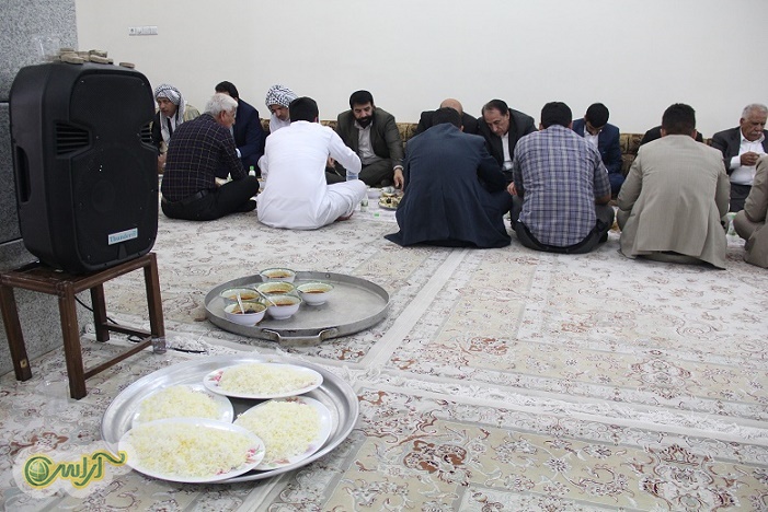گزارش تصویری/ تجدید پیمان جمعی از سران و شیوخ عرب با دکتر کهرام رییس ستاد دکتر روحانی و حجت الاسلام فیاضی رییس شورای راهبردی ستاد انتخاباتی دکتر روحانی در خوزستان