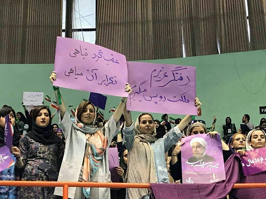 در آزادی چه گذشت؟/از سلام روحانی به خاتمی تا شعارهای پرشور مردم+تصاویر