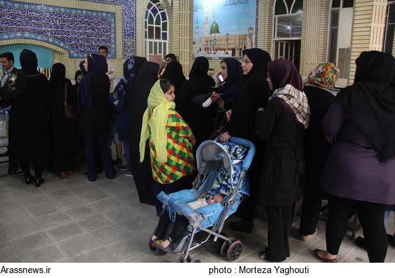 گزارش تصویری/ حضور پرشور و کم نظیر مردم اهواز در انتخابات ریاست جمهوری و شورای شهر اهواز