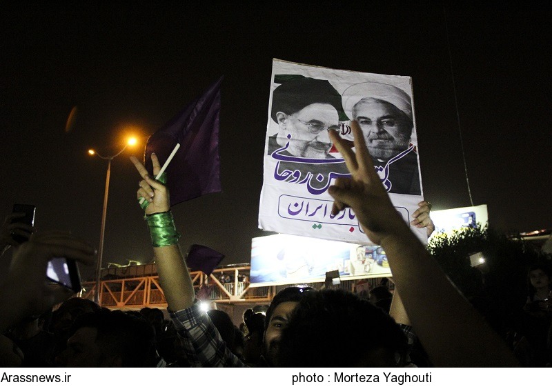 گزارش تصویری/شادی خودجوش شهروندان اهوازی پس از پیروزی دکتر حسن روحانی درانتخابات ریاست جمهوری