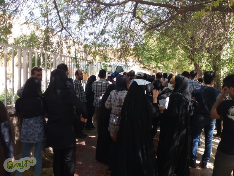 سپرده گزاران خشمگین به دفتر نمایندگان مجلس هجوم آوردند/شکستن شیشه های دفتر یوسفی/ درگیری با اعضای دفتر الباجی