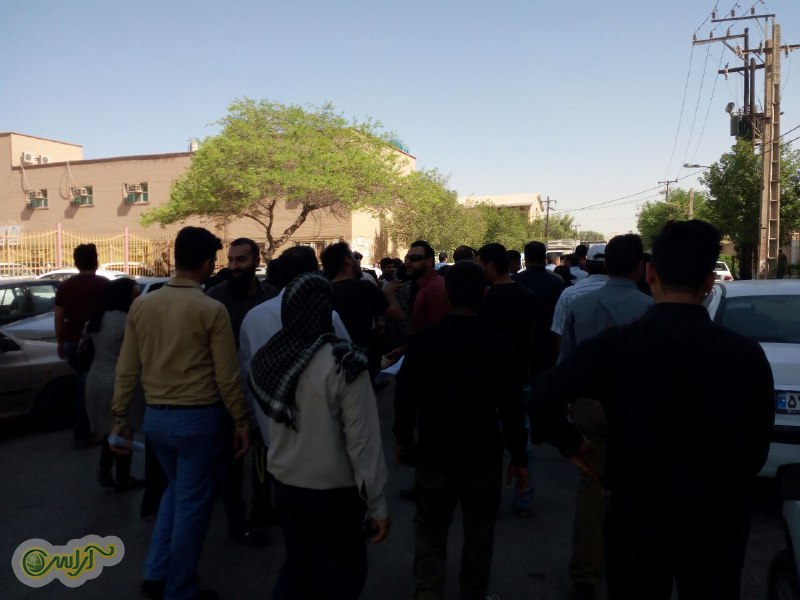 سپرده گزاران خشمگین به دفتر نمایندگان مجلس هجوم آوردند/شکستن شیشه های دفتر یوسفی/ درگیری با اعضای دفتر الباجی