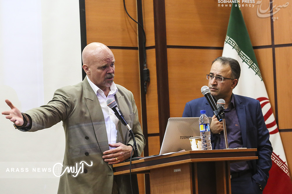گزارش تصویری/ بازدید مهمانان کنفرانس بین‌المللی مقابله با گرد و غبار از تالاب هورالعظیم و کانون‌های گرد و خاک