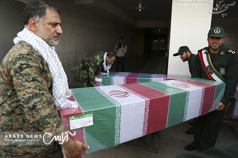 گزارش تصویری/ ورود پیکر ۱۸ شهید گمنام دفاع مقدس از طریق فرودگاه اهواز