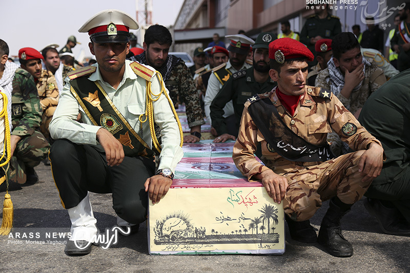 گزارش تصویری/ ورود پیکر ۱۸ شهید گمنام دفاع مقدس از طریق فرودگاه اهواز