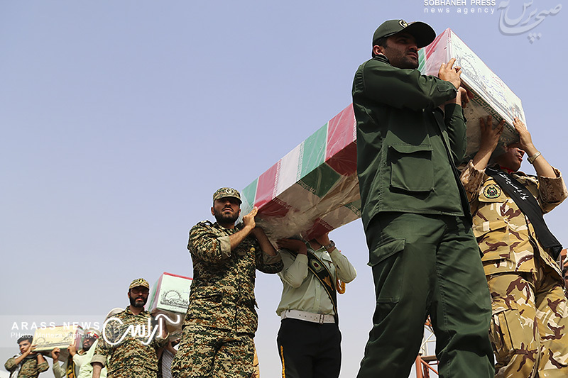 گزارش تصویری/ ورود پیکر ۱۸ شهید گمنام دفاع مقدس از طریق فرودگاه اهواز