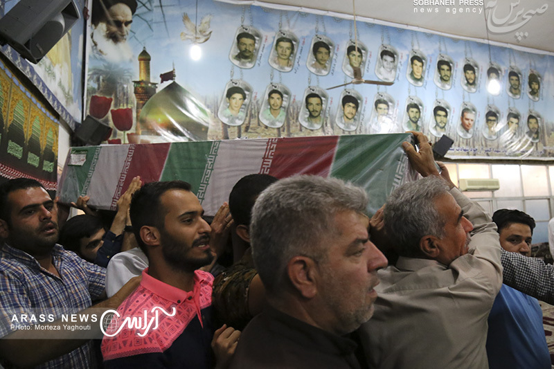 گزارش تصویری/  آیین وداع با دو شهید گمنام در اهواز