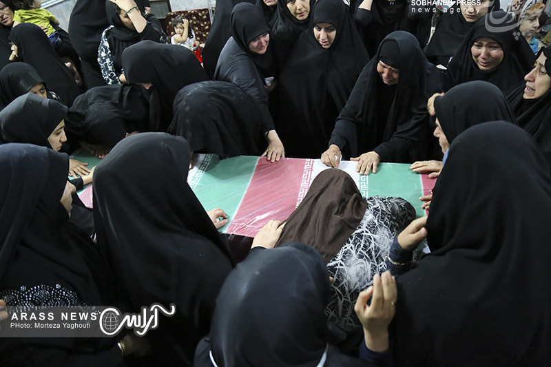 گزارش تصویری/  آیین وداع با دو شهید گمنام در اهواز