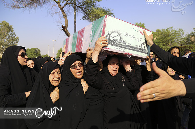 گزارش تصویری/ مراسم تشییع و تدفین دو شهید گمنام همزمان با شهادت امام جعفر صادق (ع) در اهواز