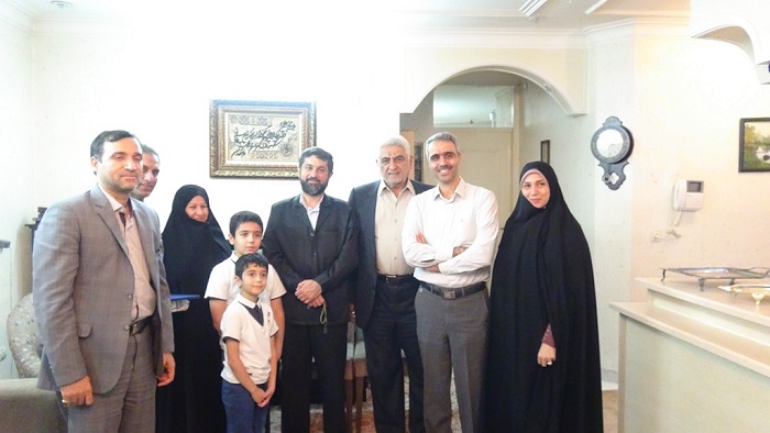 بازدید استاندار خوزستان از خانواده شهید چراغ زاده دزفولی