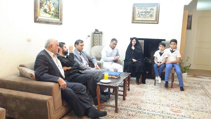 بازدید استاندار خوزستان از خانواده شهید چراغ زاده دزفولی