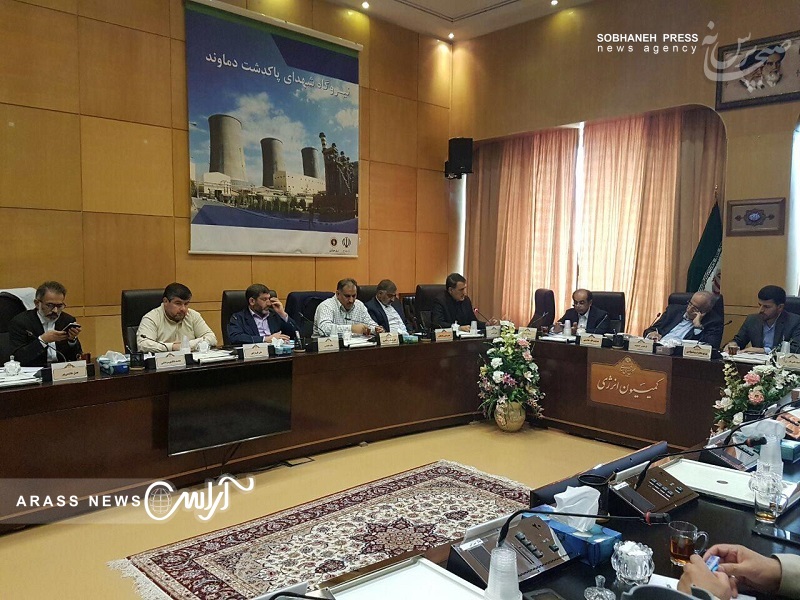 رييس مجمع نمايندگان استان خوزستان: اجماع نسبی برای عدم رای اعتماد به وزیر پیشنهادی نیرو در مجلس بوجود آمده است/ بحث من با بیطرف در کمسیون کشاورزی مجلس در خصوص  انتقال آب به جدل انجامید/ متاسفانه برخی مدیران وزارت نیرو در استان نمی خواهند تبعات جبران ناپذیر انتقال آب از خوزستان را بپذیرند