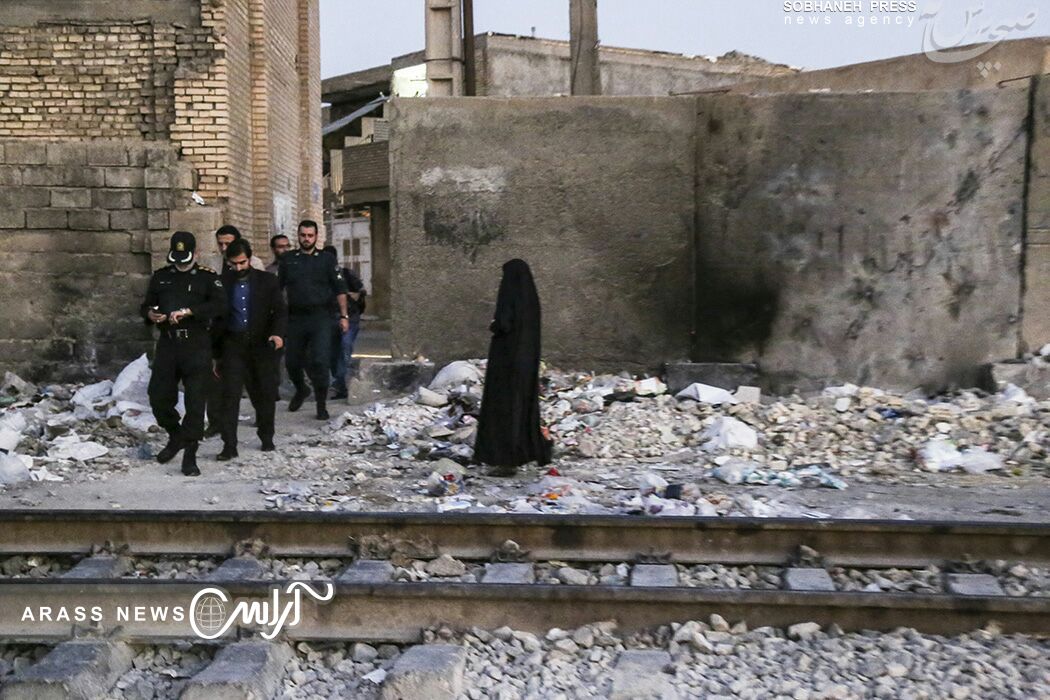 حاشیه های تصویری بازدید استاندار خوزستان ، شهردار کلانشهر اهواز و مدیران کل دستگاه های خدمات رسان از خیابان انوشه و منطقه لشکرآباد اهواز