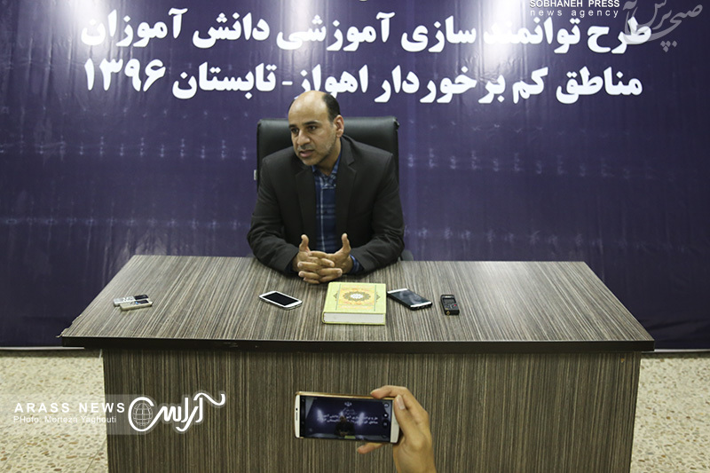 گزارش تصويري/ مراسم افتتاح طرح توانمند سازی آموزشی دانش آموزان مناطق کم برخوردار اهواز با حضور مدیرکل امور اجتماعی استانداری خوزستان