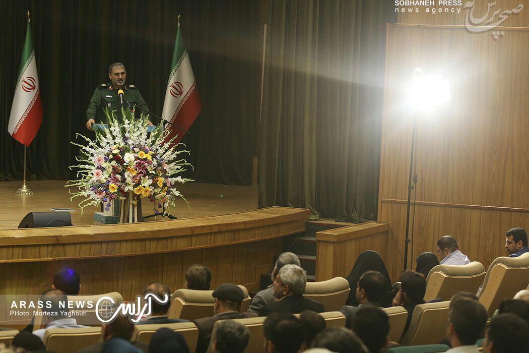 گزارش تصویری/ همایش رونمایی از سریال شهرزیبا تولید صداوسیمای مرکز خوزستان و تجلیل از خانواده معظم سردار شهید علی هاشمی