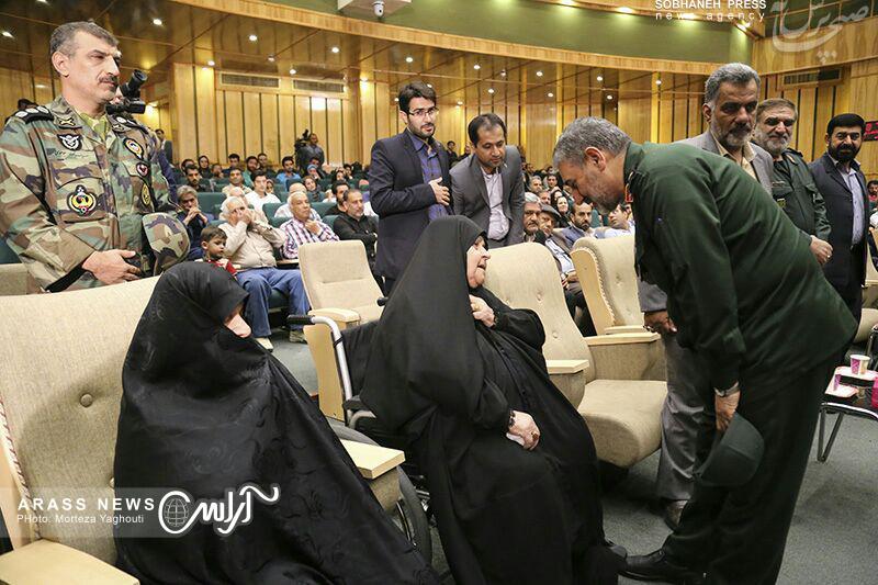 گزارش تصویری/ همایش رونمایی از سریال شهرزیبا تولید صداوسیمای مرکز خوزستان و تجلیل از خانواده معظم سردار شهید علی هاشمی