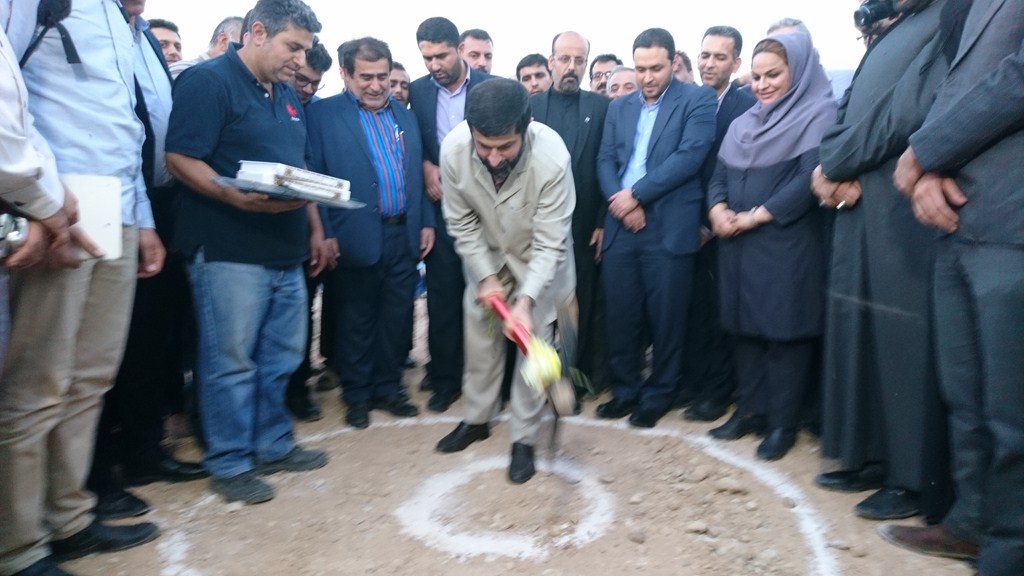 استاندار در آئین آغاز طرح عملیات اجرایی آبرسانی به جنوب شرق خوزستان: دولت علی رغم تنگنای مالی بازپرداخت فاینانس آب و فاضلاب استان را تضمین کرد
