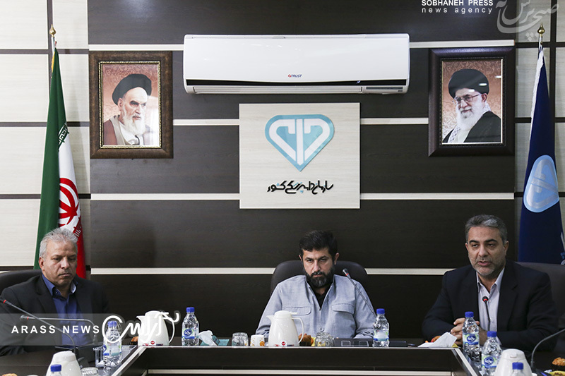گزارش تصویری/ دیدار استاندار خوزستان با مدیرکل دامپزشکی و مجموعه آن