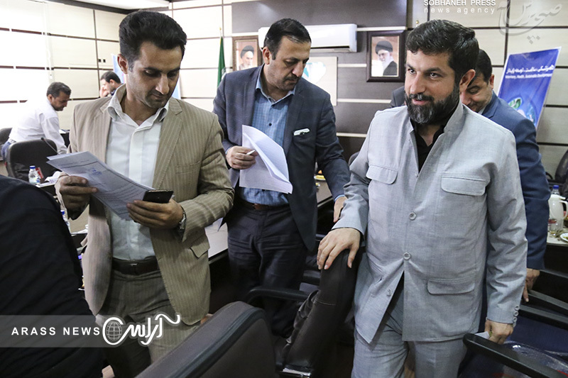 گزارش تصویری/ دیدار استاندار خوزستان با مدیرکل دامپزشکی و مجموعه آن