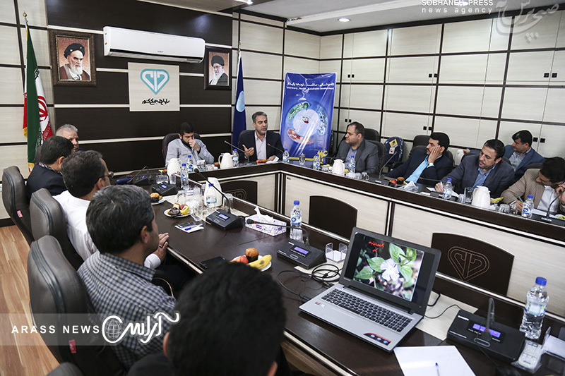 گزارش تصویری/ دیدار استاندار خوزستان با مدیرکل دامپزشکی و مجموعه آن