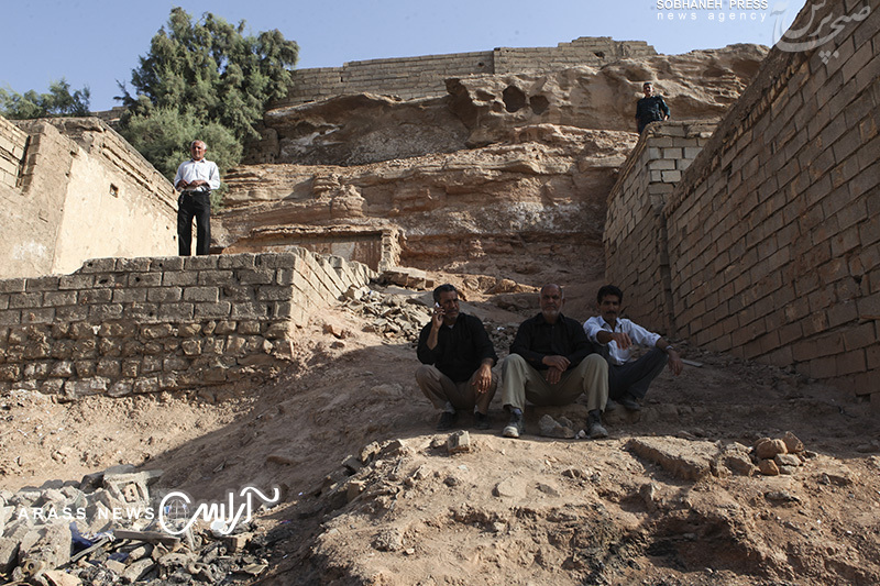 گزارش تصویری : حادثه سقوط صخره بر روی منازل مسکونی در منبع آب