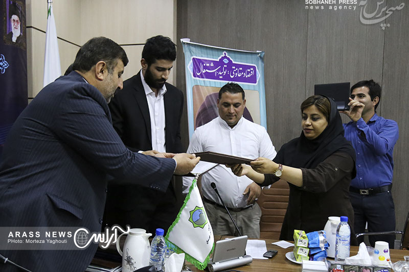 حاشیه های تصویری آیین تقدیر از عوامل اجرایی و اصحاب رسانه در سمینار آموزشی مدیریت بحران با موضوع بهداشت و درمان (با محوریت بیماران تنفسی )