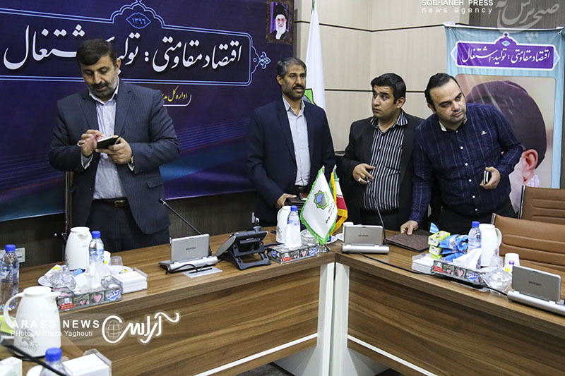 حاشیه های تصویری آیین تقدیر از عوامل اجرایی و اصحاب رسانه در سمینار آموزشی مدیریت بحران با موضوع بهداشت و درمان (با محوریت بیماران تنفسی )
