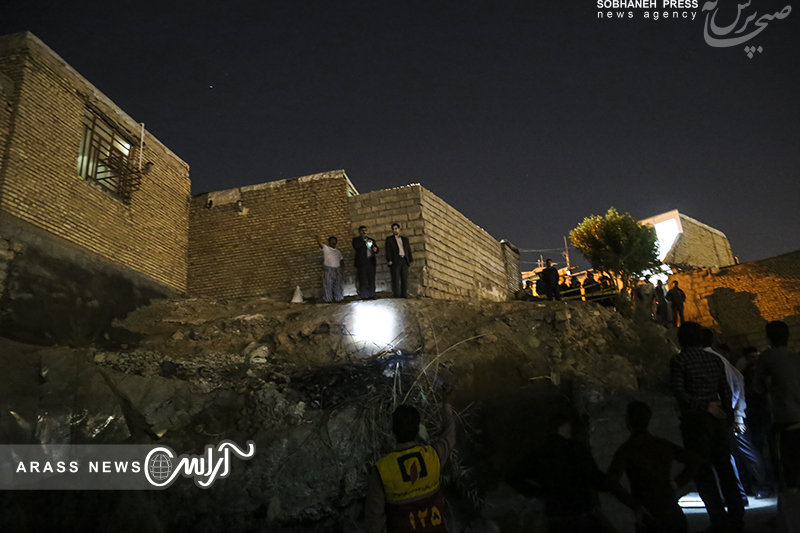 گزارش تصویری / ریزش کوه در اهواز باز هم بر روی خانه ها