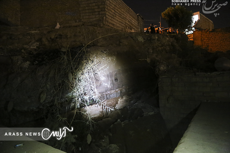 گزارش تصویری / ریزش کوه در اهواز باز هم بر روی خانه ها