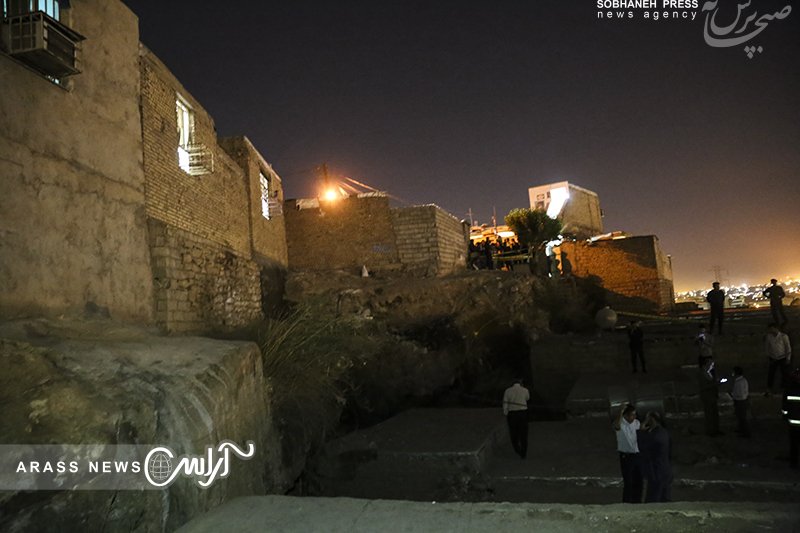 گزارش تصویری / ریزش کوه در اهواز باز هم بر روی خانه ها