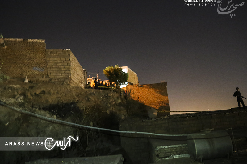 گزارش تصویری / ریزش کوه در اهواز باز هم بر روی خانه ها