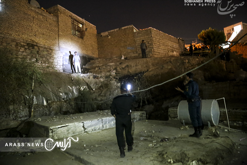گزارش تصویری / ریزش کوه در اهواز باز هم بر روی خانه ها