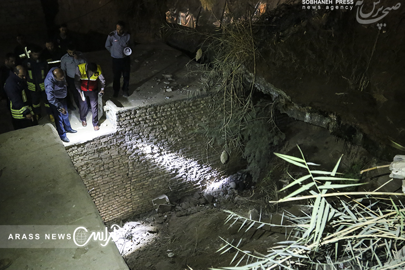 گزارش تصویری / ریزش کوه در اهواز باز هم بر روی خانه ها
