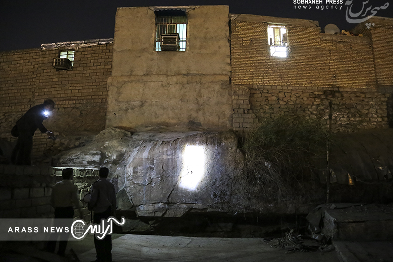 گزارش تصویری / ریزش کوه در اهواز باز هم بر روی خانه ها