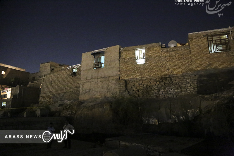 گزارش تصویری / ریزش کوه در اهواز باز هم بر روی خانه ها