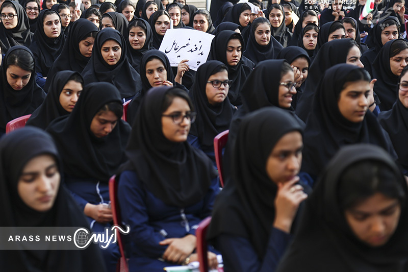 گزارش تصویری / بازدید استاندار از هنرستان دخترانه حضرت آمنه و نواختن زنگ پدافند غیر عامل