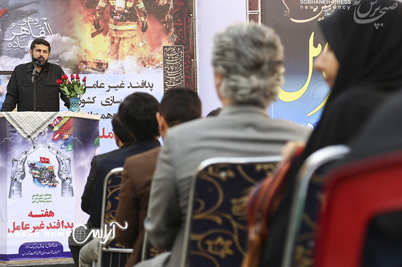 گزارش تصویری / بازدید استاندار از هنرستان دخترانه حضرت آمنه و نواختن زنگ پدافند غیر عامل