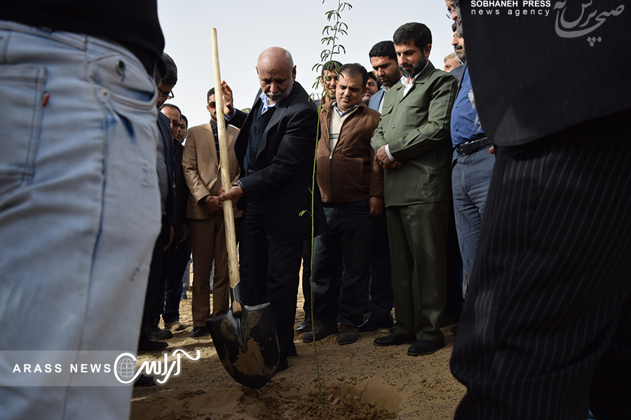 گزارش تصویری آراس از آغاز عملیات مالچ پاشی شنزارهای خوزستان