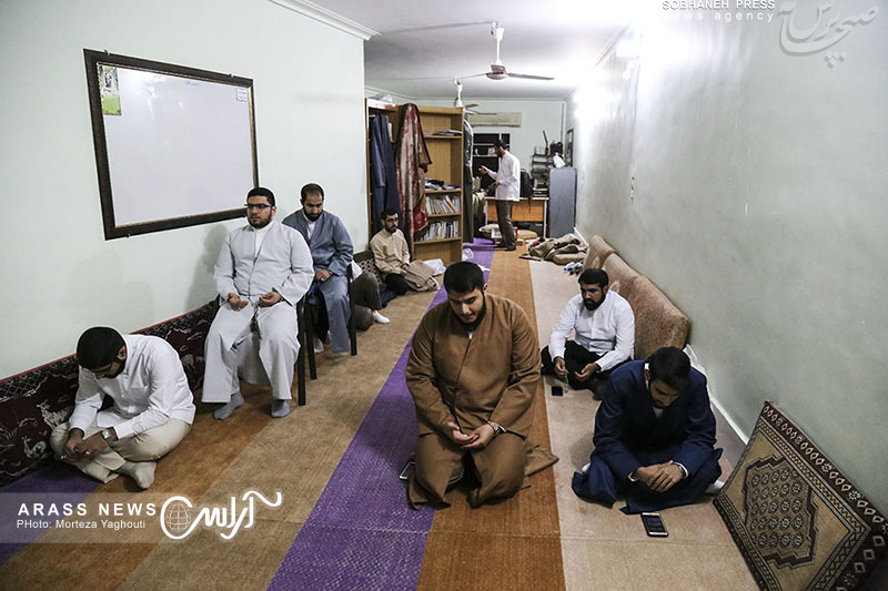 گزارش تصویری/ مراسم عمامه گذاری جمعی از طلاب حوزه علمیه امام خامنه‌ای «مدظله»