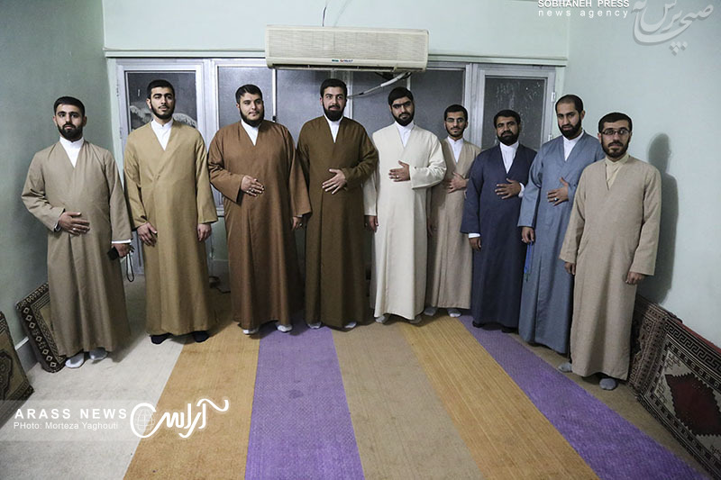 گزارش تصویری/ مراسم عمامه گذاری جمعی از طلاب حوزه علمیه امام خامنه‌ای «مدظله»