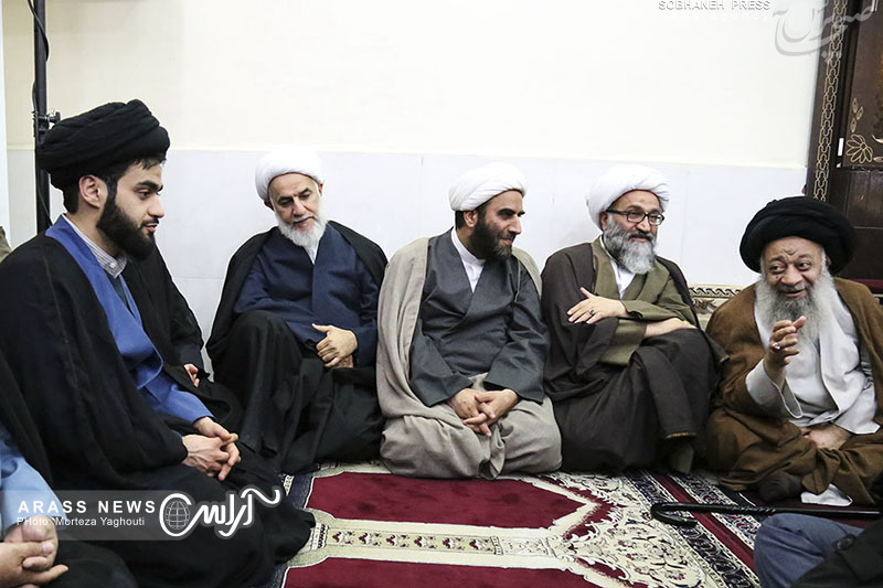 گزارش تصویری/ مراسم عمامه گذاری جمعی از طلاب حوزه علمیه امام خامنه‌ای «مدظله»