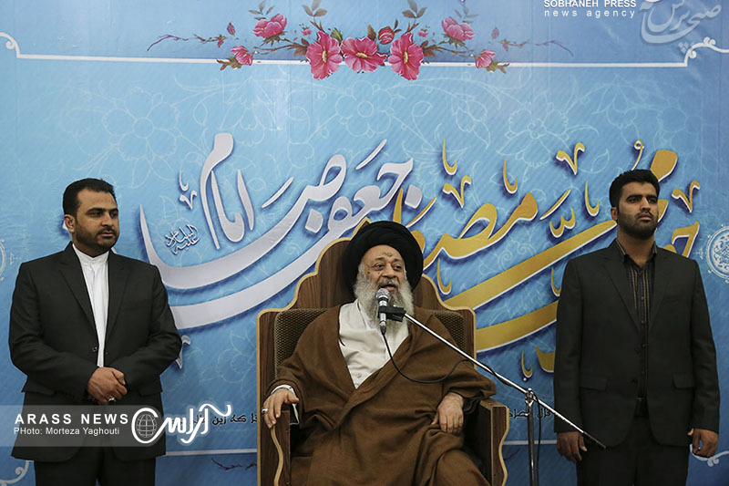 گزارش تصویری/ مراسم عمامه گذاری جمعی از طلاب حوزه علمیه امام خامنه‌ای «مدظله»