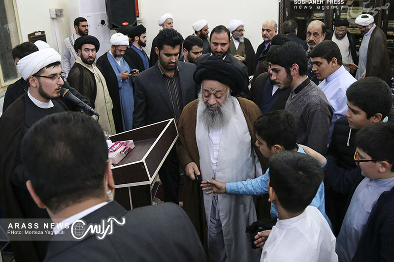 گزارش تصویری/ مراسم عمامه گذاری جمعی از طلاب حوزه علمیه امام خامنه‌ای «مدظله»