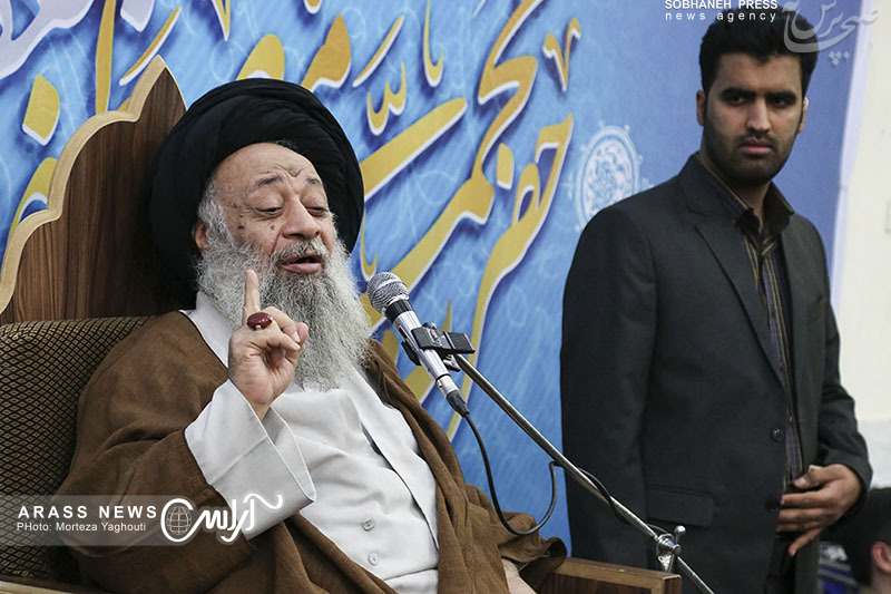 گزارش تصویری/ مراسم عمامه گذاری جمعی از طلاب حوزه علمیه امام خامنه‌ای «مدظله»